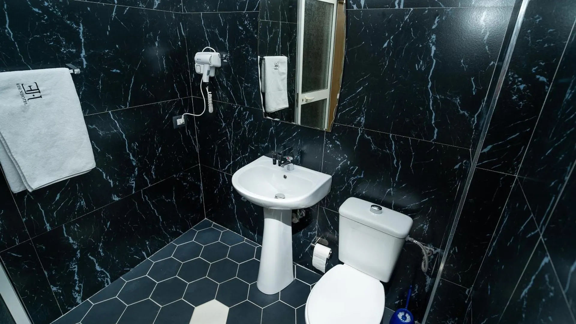 Eden Hotel Tirana 3*,  Albanie